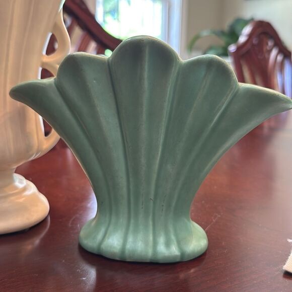 Elegant Green Ceramic Vase - Picture 3 of 6